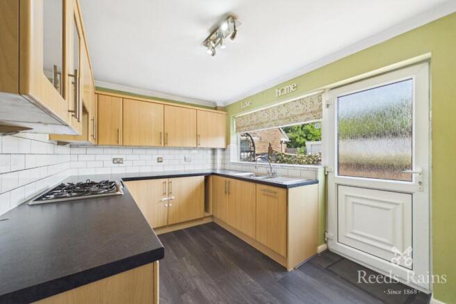 3 bed Semi-Detached to rent Image 4
