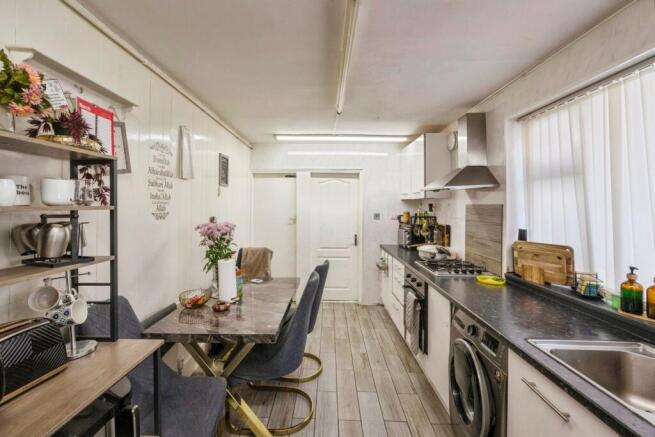 3 bed Terraced for sale Image 7