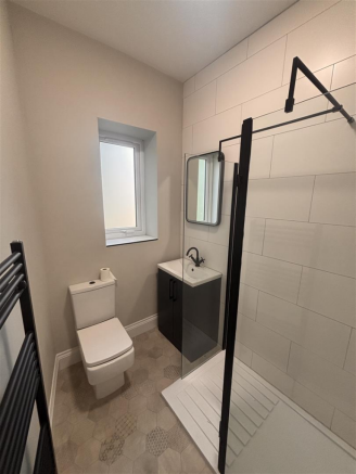 2 bed End of Terrace to rent Image 10