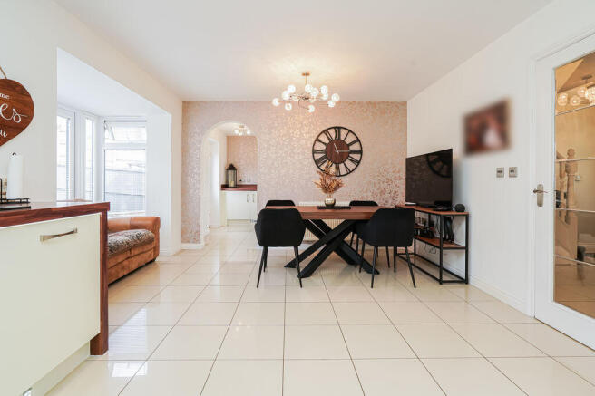 4 bed Detached for sale Image 4