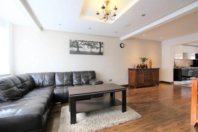 Lounge/Dining Room