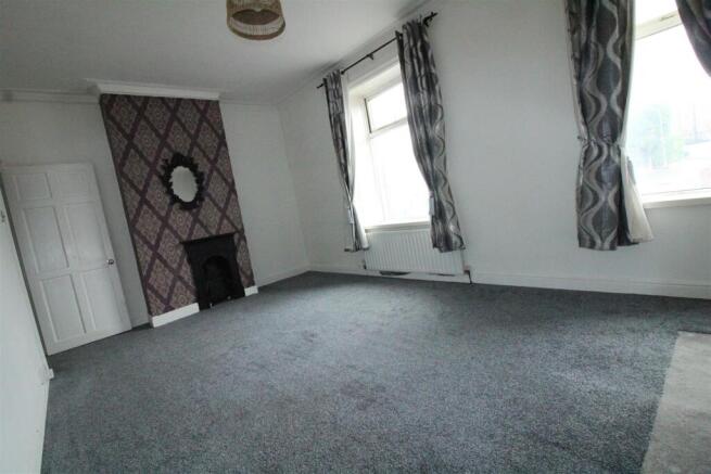2 bed Terraced to rent Image 5