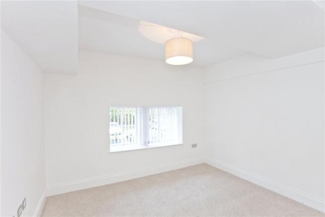 2 bed Apartment to rent Image 8