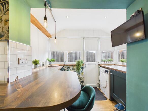 4 bed Detached for sale Image 7