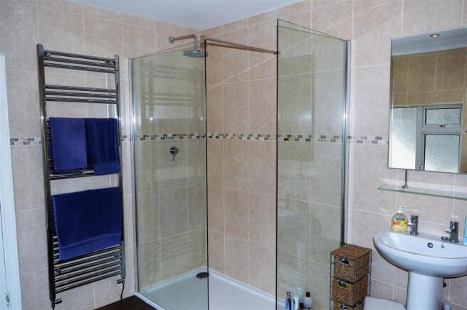 Bathroom 2.JPG