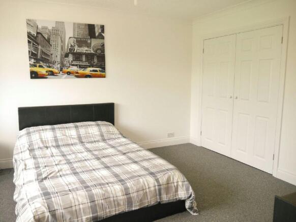 Bedroom 1 Photo 2