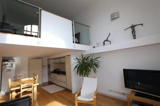 31 Old College Hse dinermez.jpg