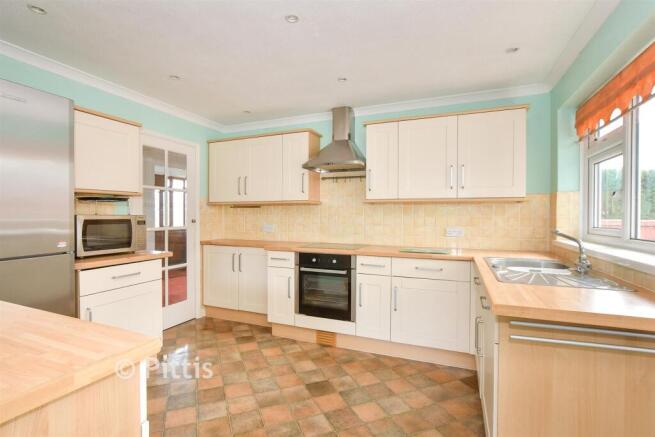 Kitchen/ Dining Room