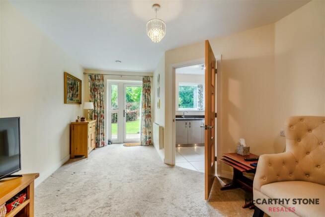 8609757-interior02.JPG