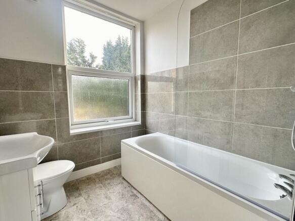 2 bed Terraced to rent Image 6