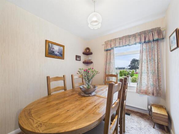 3 bed Semi-Detached for sale Image 6