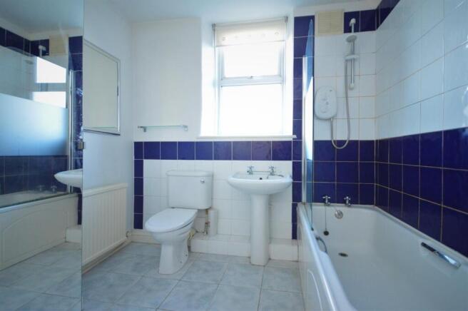 3 bed Terraced to rent Image 9