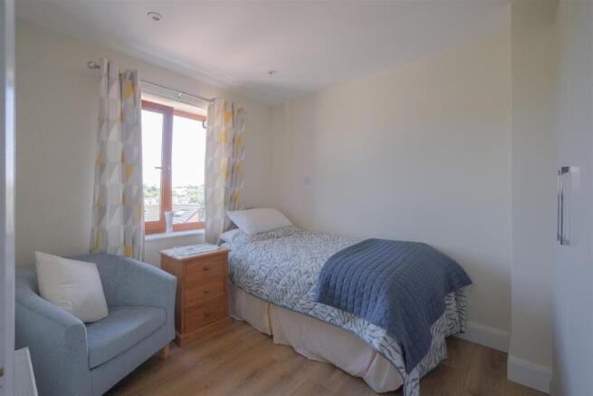 3 bed Semi-Detached for sale Image 12