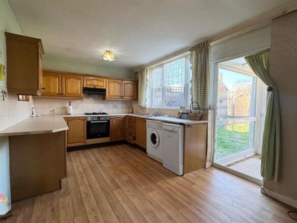 Kitchen 2.jpg