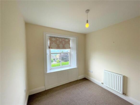 4 bed Detached to rent Image 8