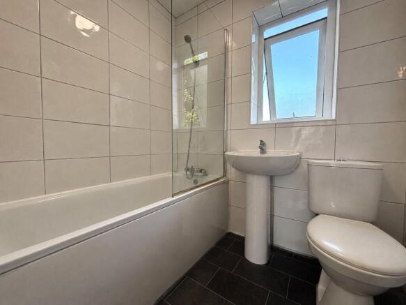 2 bed Mews to rent Image 6