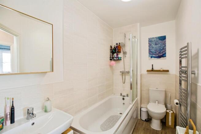 2 bed Apartment for sale Image 6