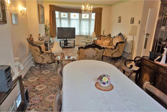 Lounge/Dining Room