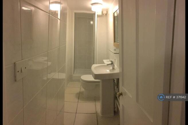 Toilet / Shower 2