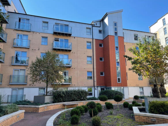 Queen Mary Ave E18