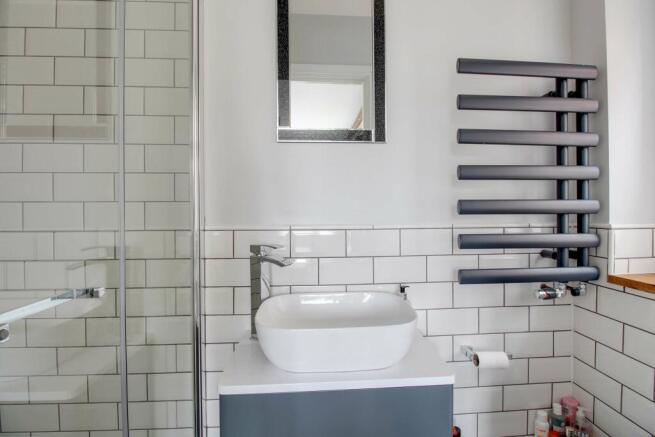 Ensuite to Bed 1
