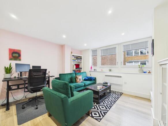 CAM02136G0-PR0555-STILL003