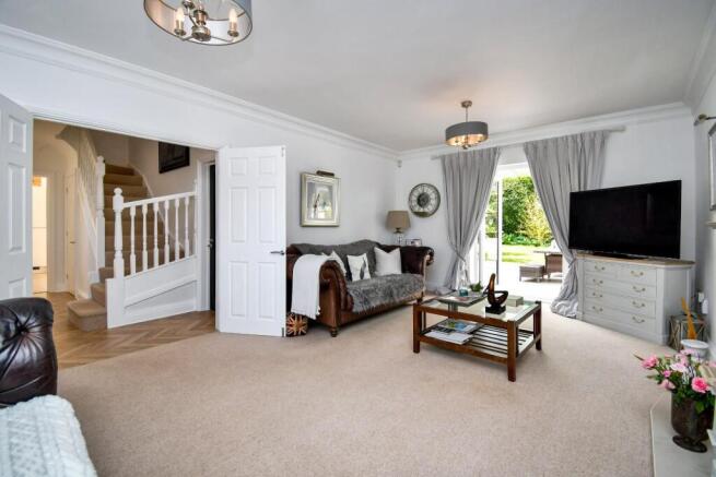 5 bed Detached for sale Image 10