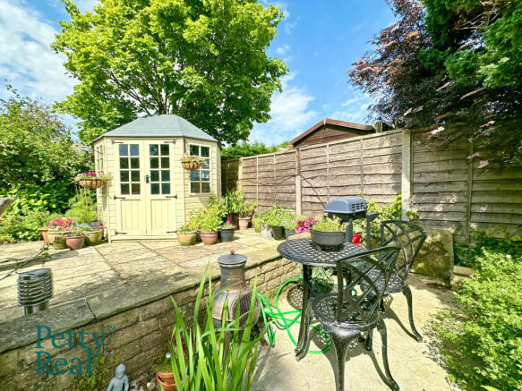4 bed Semi-Detached for sale Image 8