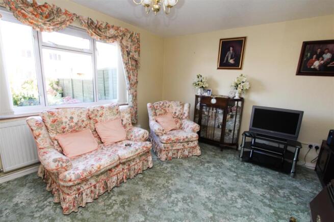 LIVING ROOM.jpg