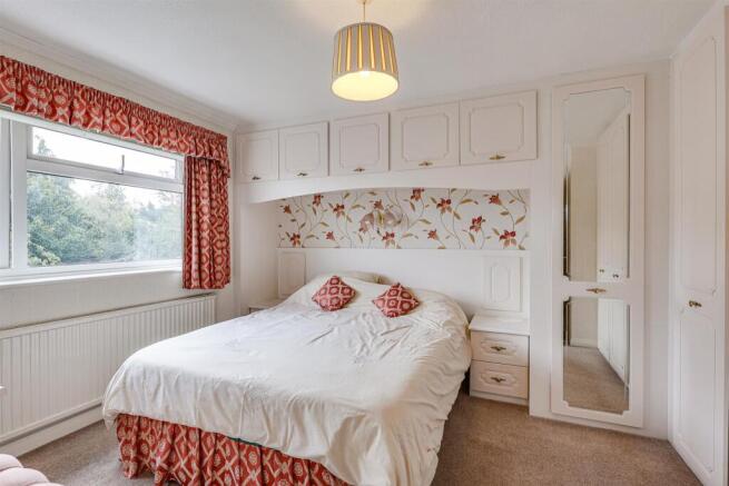 4 bed Detached for sale Image 11