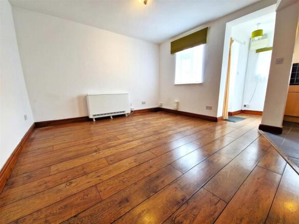 Abbey Street 38c - Lounge.jpg