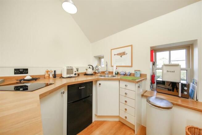Kitchen2.jpg
