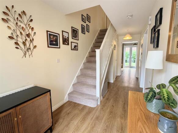 4 bed Detached for sale Image 5