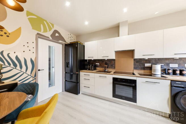 2 bed Detached for sale Image 7
