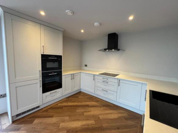 2 bed Flat to rent Image 2