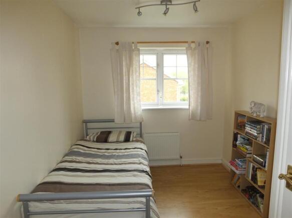 BEDROOM.JPG
