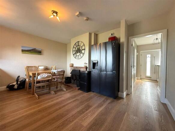 4 bed Semi-Detached to rent Image 10
