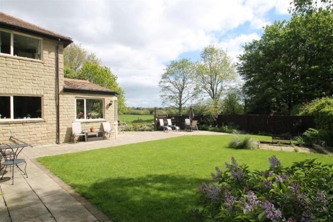 end of house plus garden.JPG