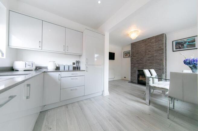 Kitchen & dining room