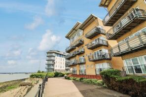 30, Alderman House, Carmichael Avenue, Greenhithe DA9 9TD