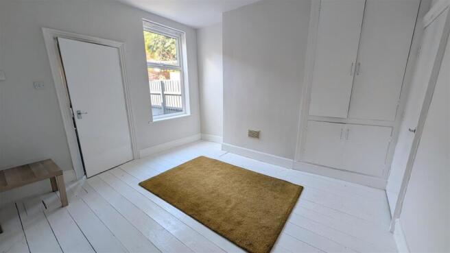 3 bed Terraced to rent Image 4