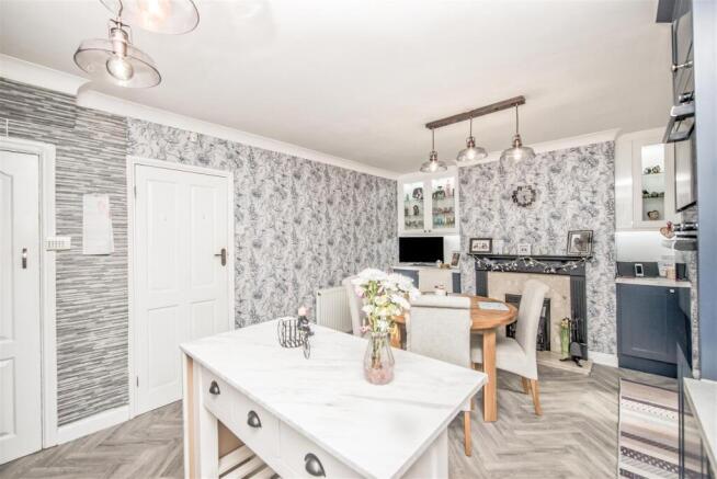 3 bed Semi-Detached for sale Image 6