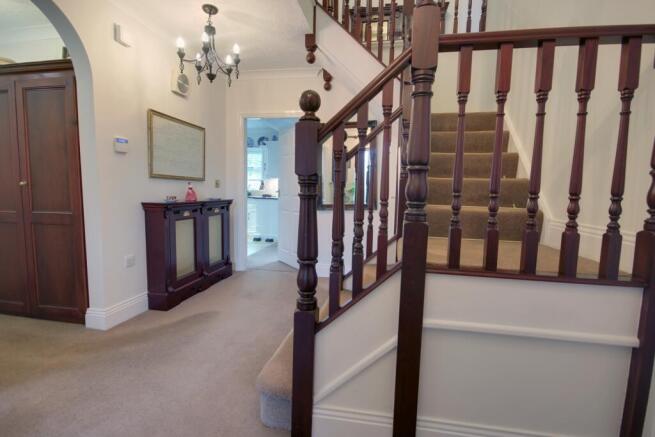 4 bed Detached for sale Image 8