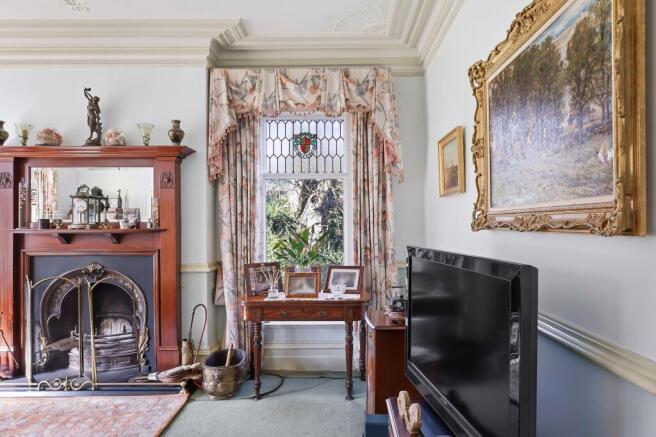 6 bed Detached for sale Image 8