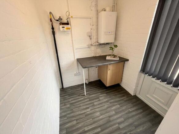 2 bed End of Terrace to rent Image 8