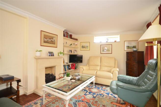 Lounge/Dining Area