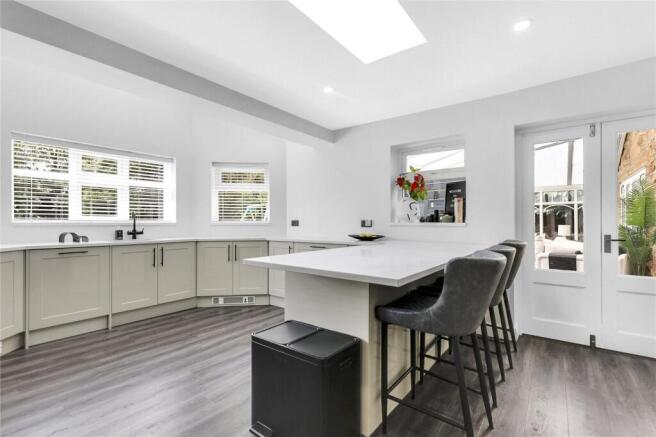 4 bed Detached for sale Image 7