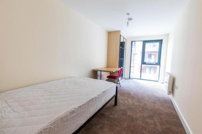 3 bed Apartment to rent Image 4