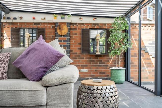 4 bed Detached for sale Image 11
