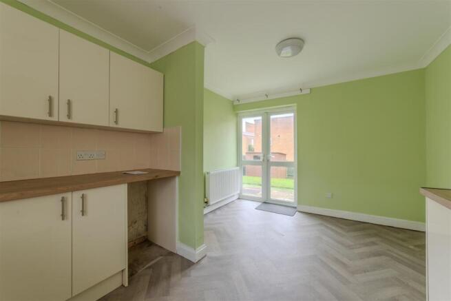 182 Charlton Greenmeadow-10.jpg